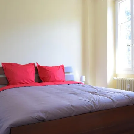 Spacieux A Avec Balcon Et Garage - Fr-1-498-48 *
