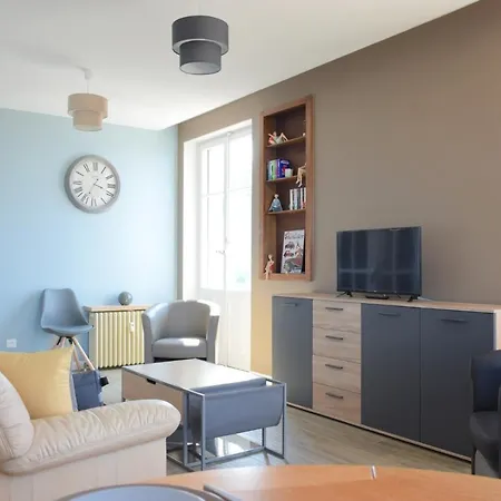 Spacieux A Avec Balcon Et Garage - Fr-1-498-48 *