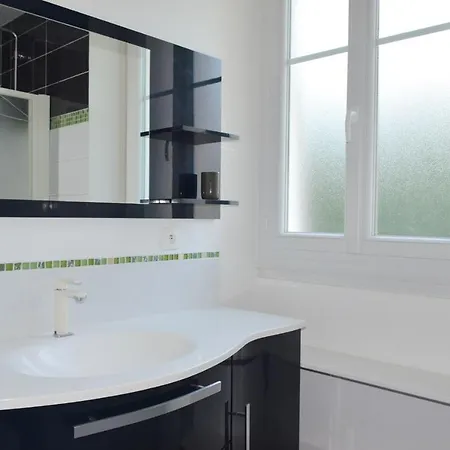 Apartment Spacieux A Avec Balcon Et Garage - Fr-1-498-48